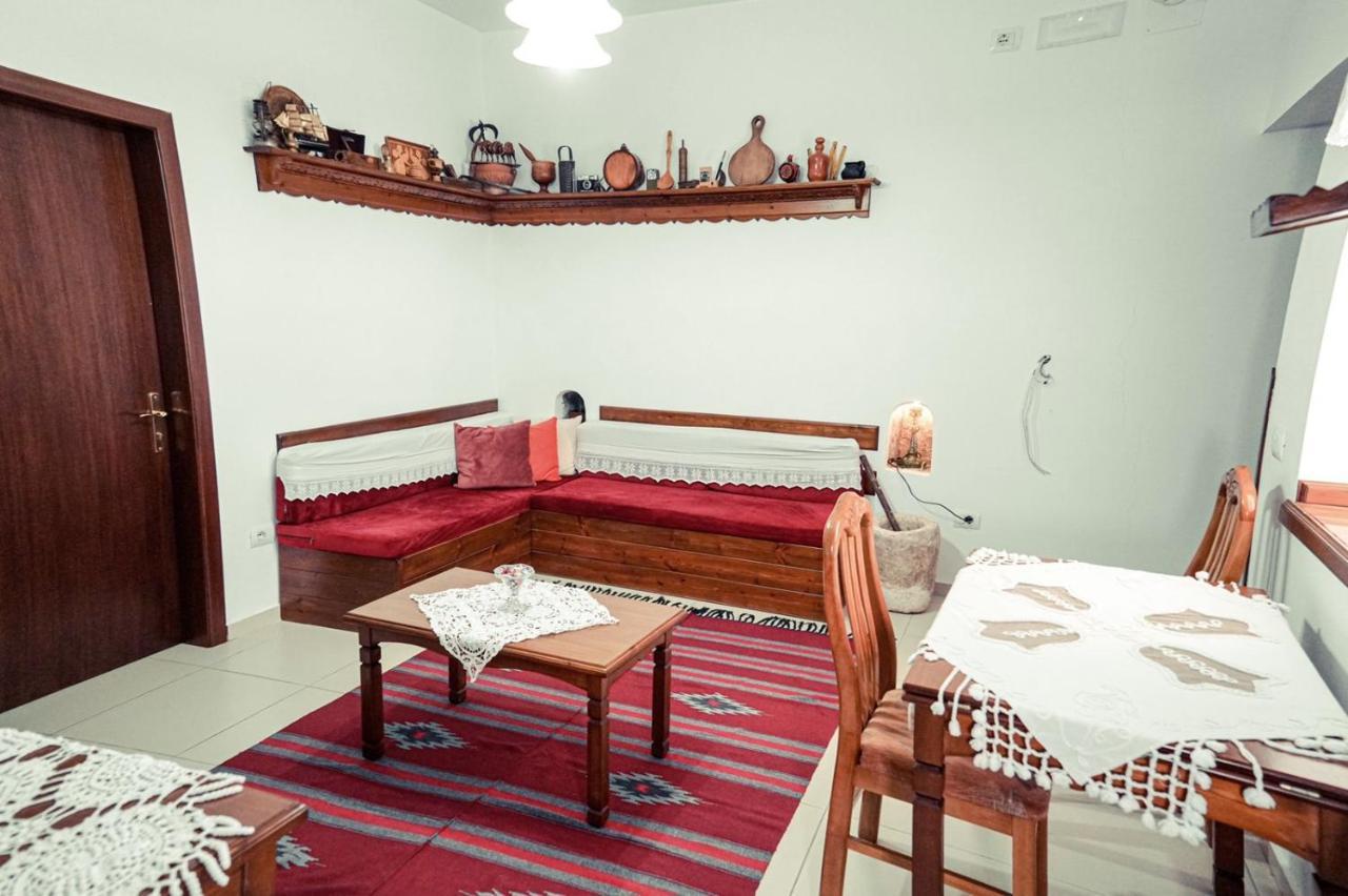 Cico Hostel &Private Room Gjirokastër Eksteriør bilde