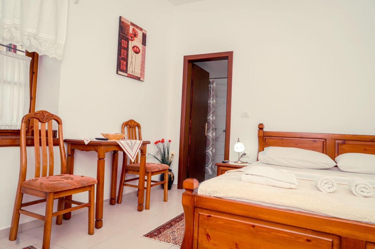 Cico Hostel &Private Room Gjirokastër Eksteriør bilde