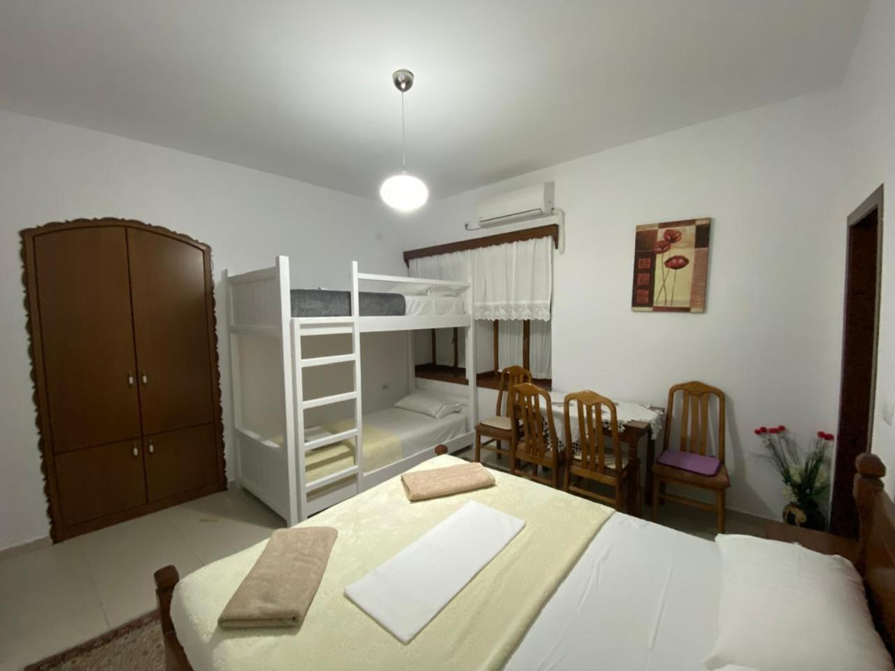 Cico Hostel &Private Room Gjirokastër Eksteriør bilde